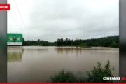 2018 movie review featured image of Kerala flood rescue