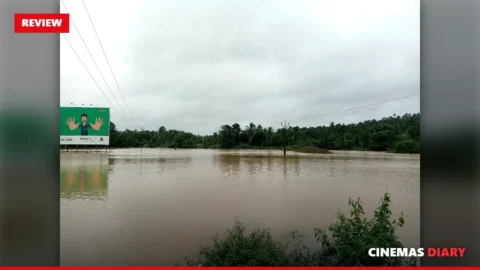 2018 movie review featured image of Kerala flood rescue